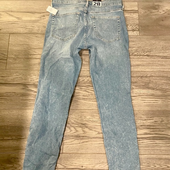 GAP Denim - BRAND NEW GAP Size 6/28 high rise light wash jeans